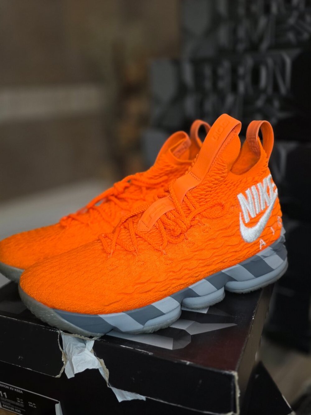2018 Nike Lebron 15 'Orange Box' sz 11 NBA 76ers Lebron Watch Lakers GOAT Philly